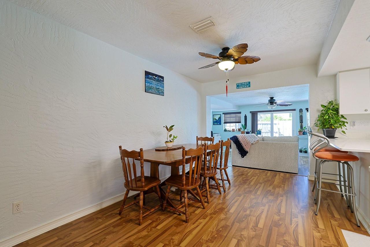 Photo 12 of 20: Dining Area