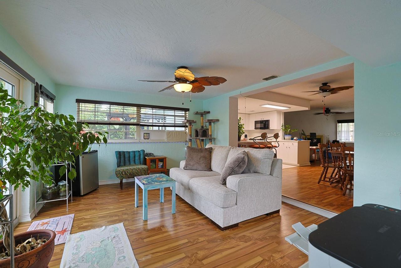 Photo 18 of 20: Dining Area into Florida Room