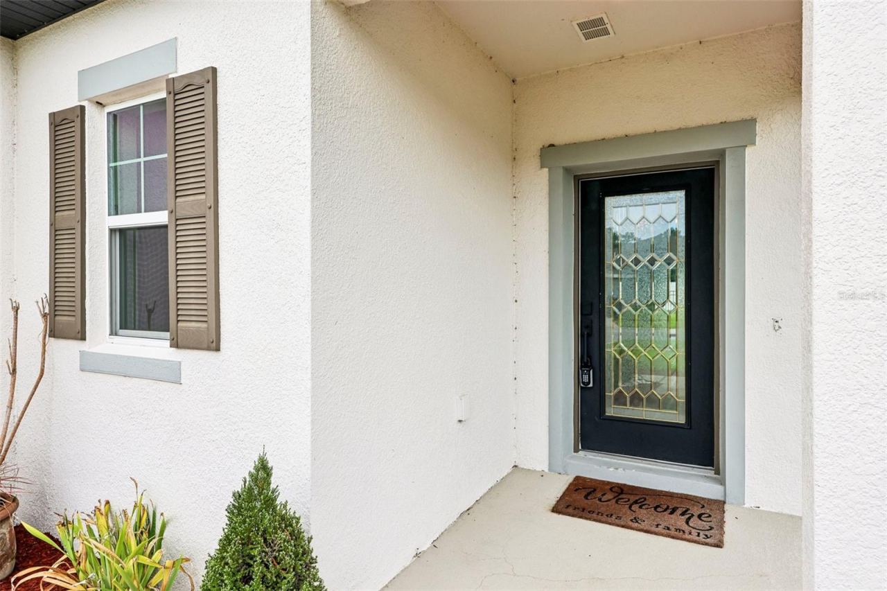 Photo 5 of 20: Front door
