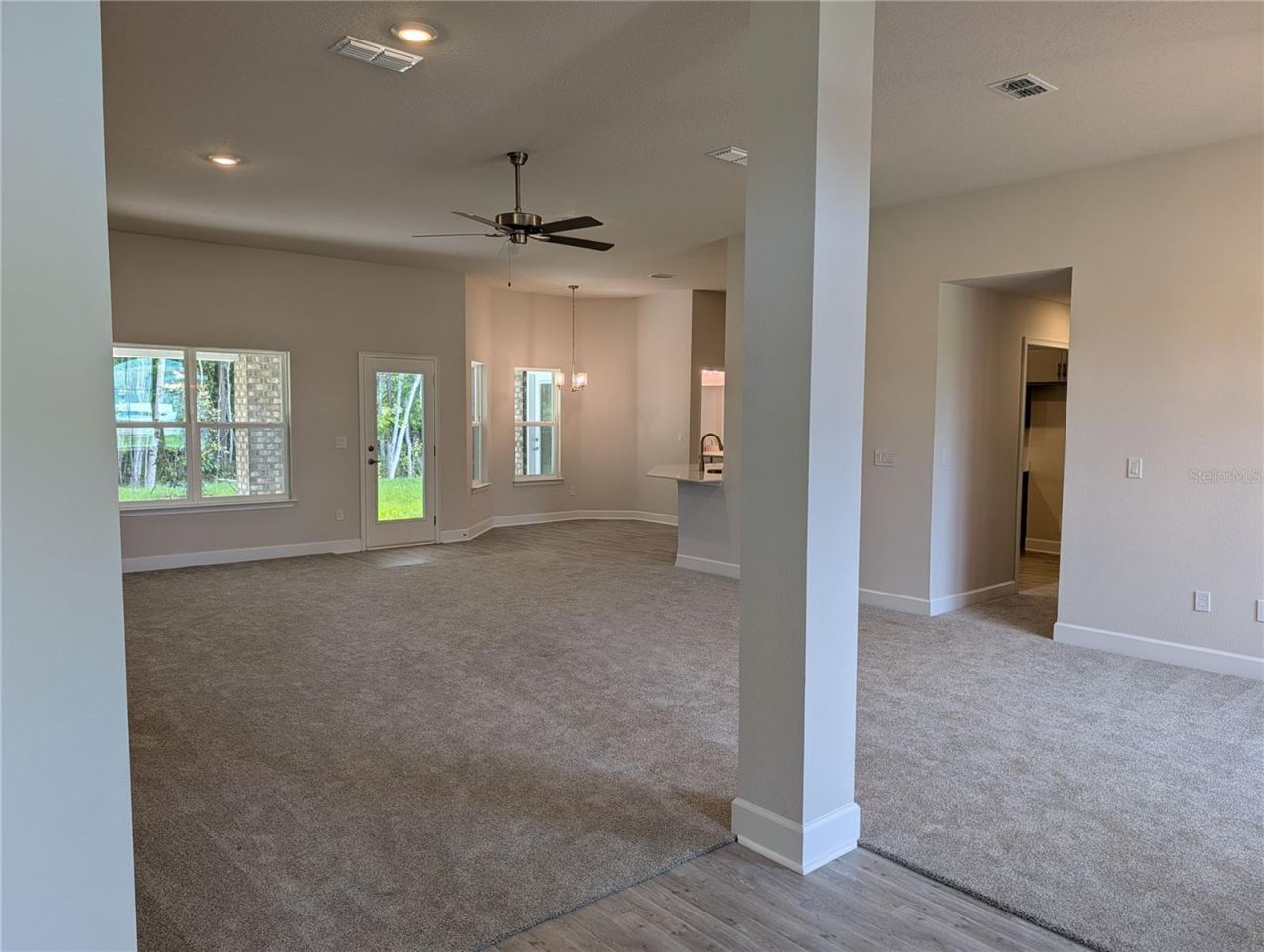 Photo 9 of 20: LIVING ROOM