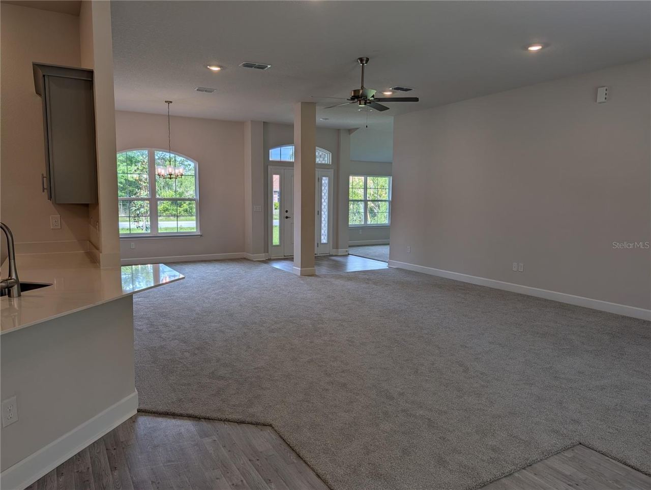 Photo 8 of 20: LIVING ROOM