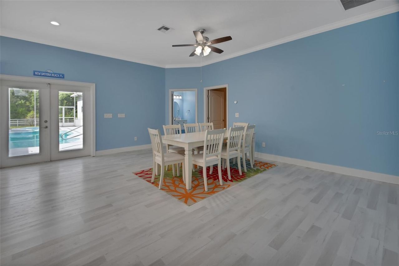 Photo 11 of 20: Dining Room