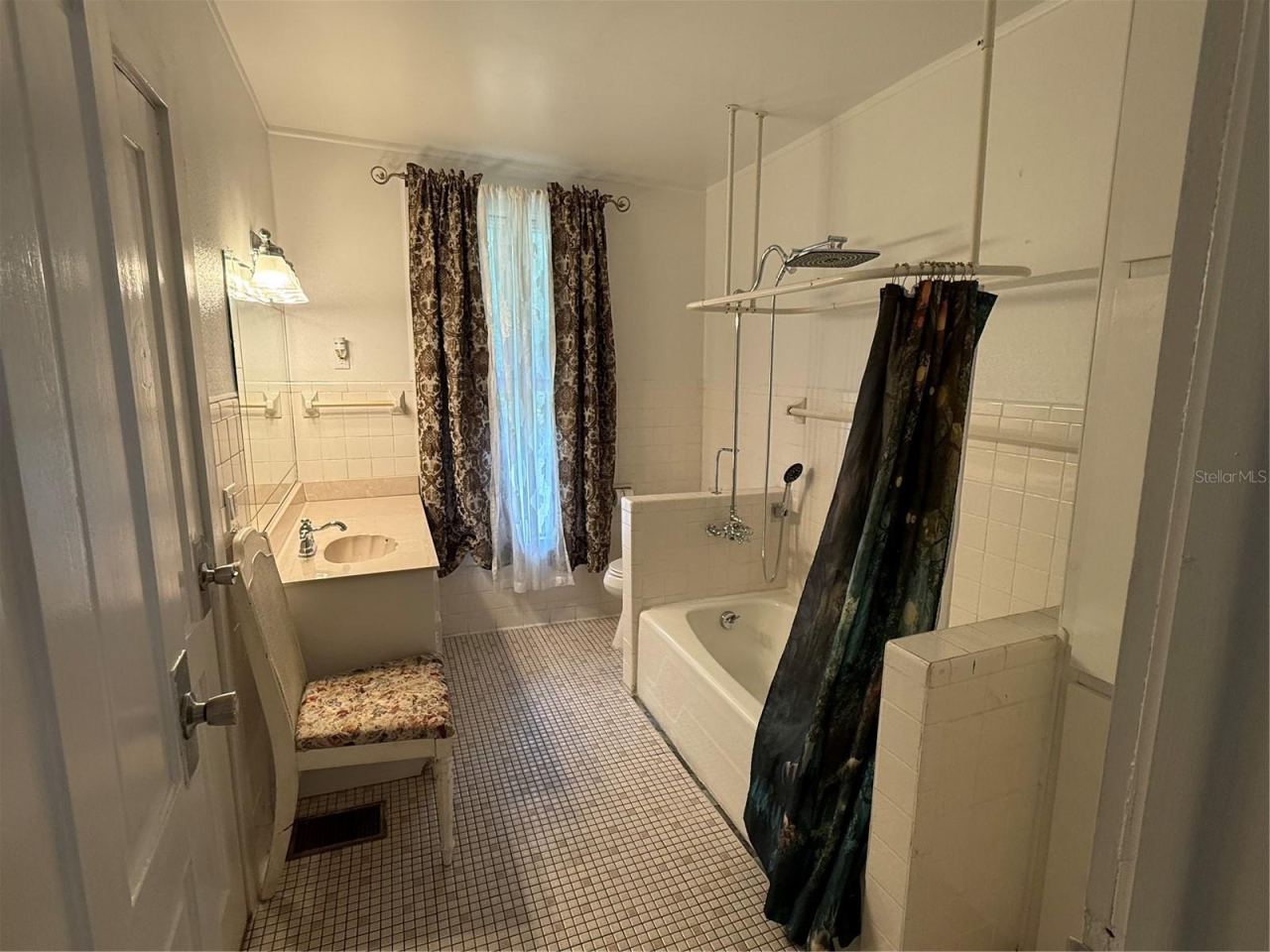 Photo 13 of 20: Downstairs Bathroom