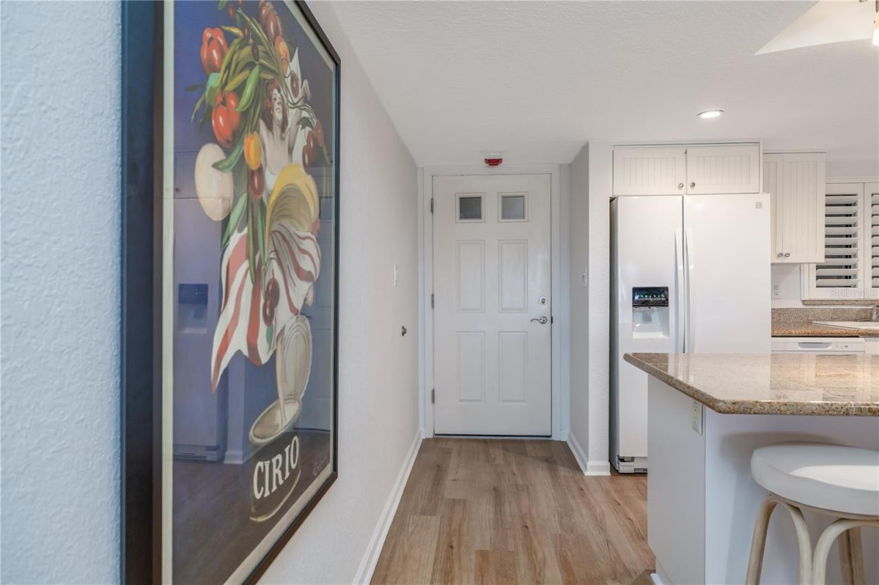 Photo 13 of 20: Entryway