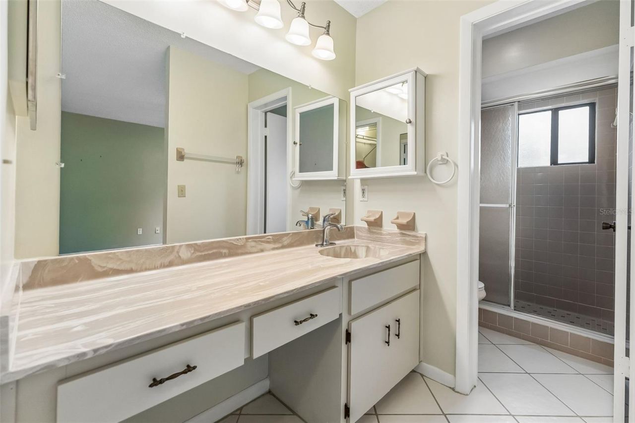 Photo 14 of 19: Ensuite
