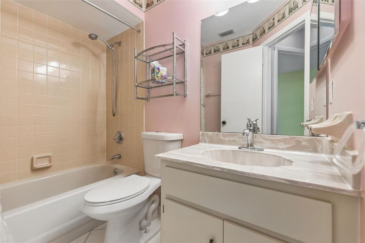Photo 15 of 19: Guest Bathroom