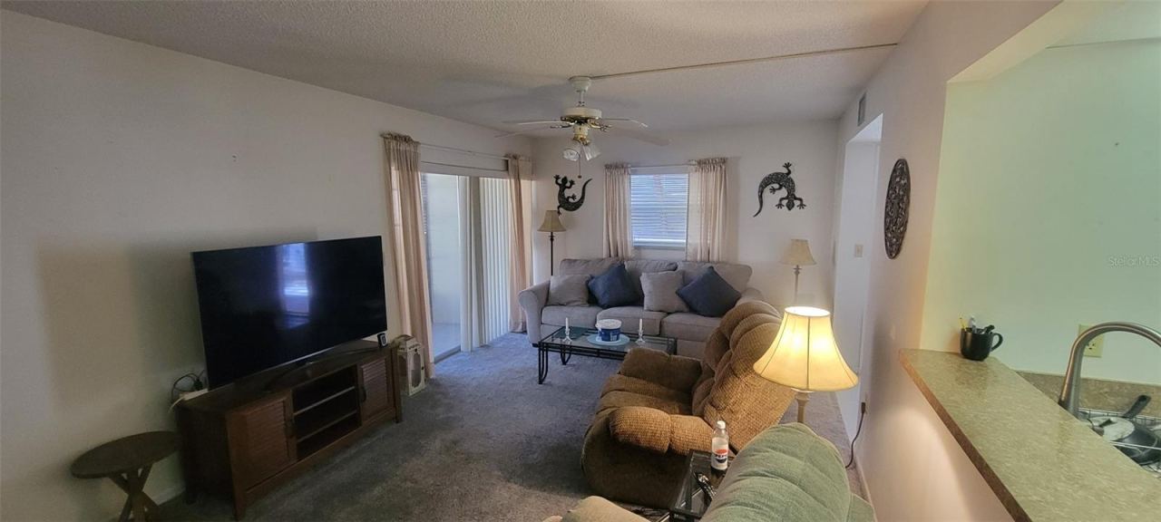 Photo 4 of 20: LIVING ROOM