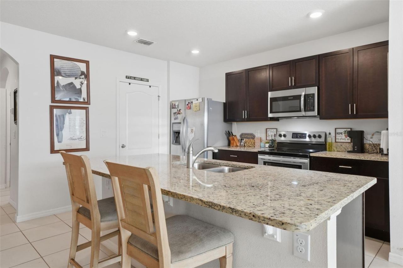 Photo 6 of 20: Island/breakfast bar