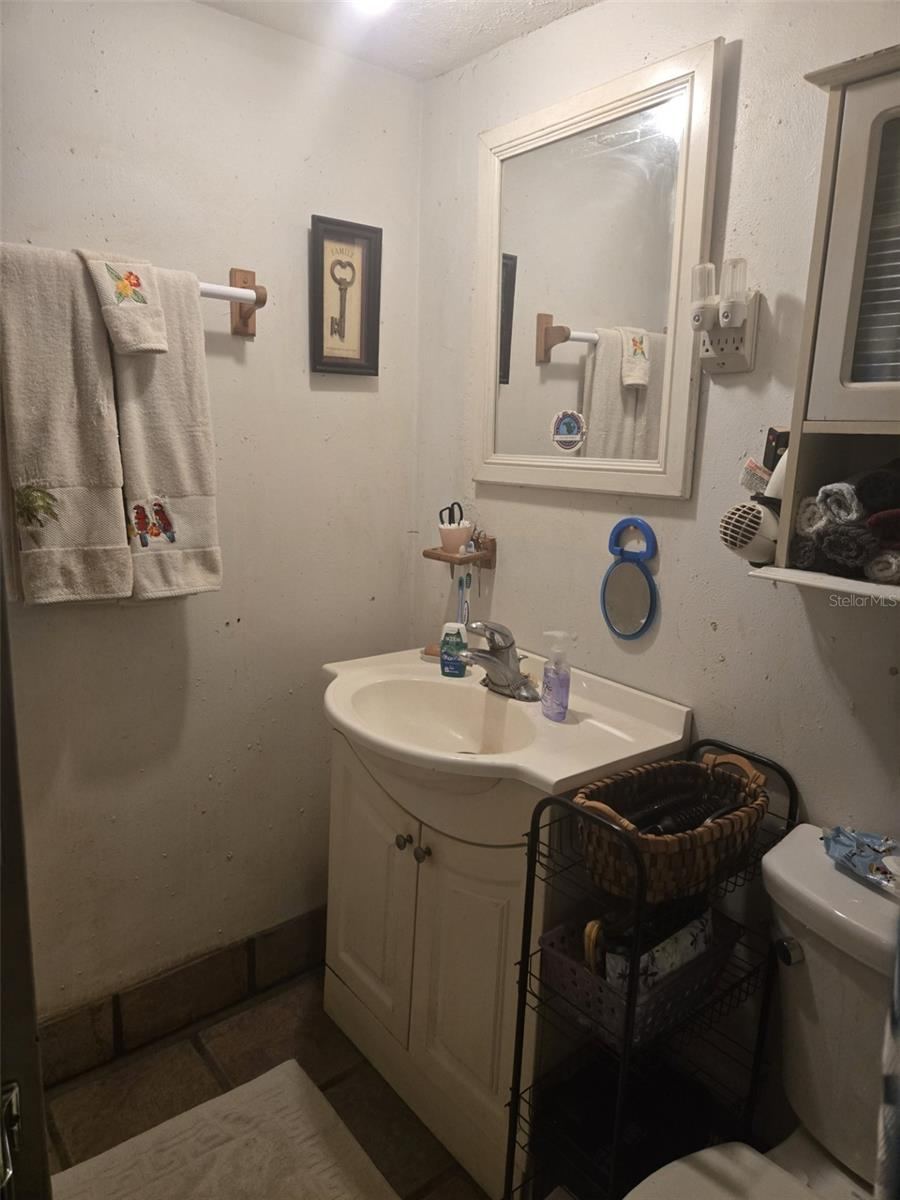 Photo 6 of 8: Primary bath