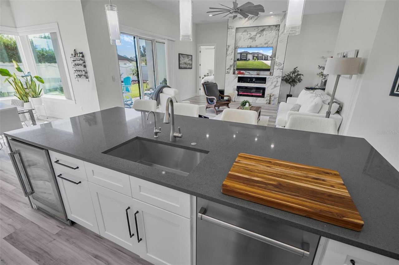 Photo 18 of 20: BEVERAGE COOLER AND DISH WASHER