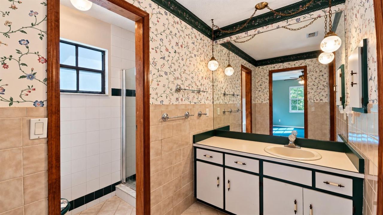 Photo 17 of 20: Primary Bath