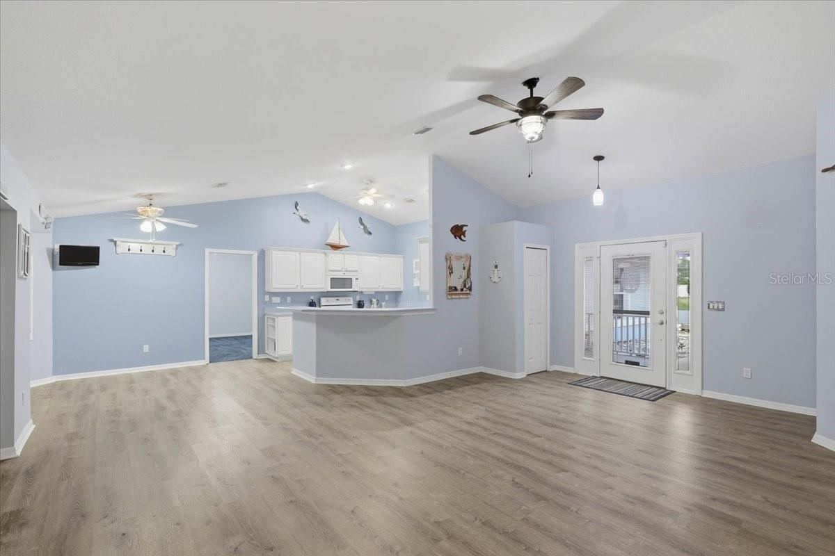Photo 11 of 20: OPEN FLOOR PLAN