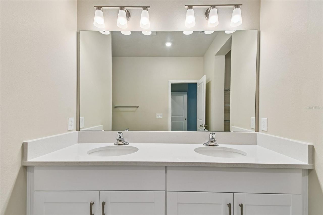 Photo 15 of 20: Owner's Bath
