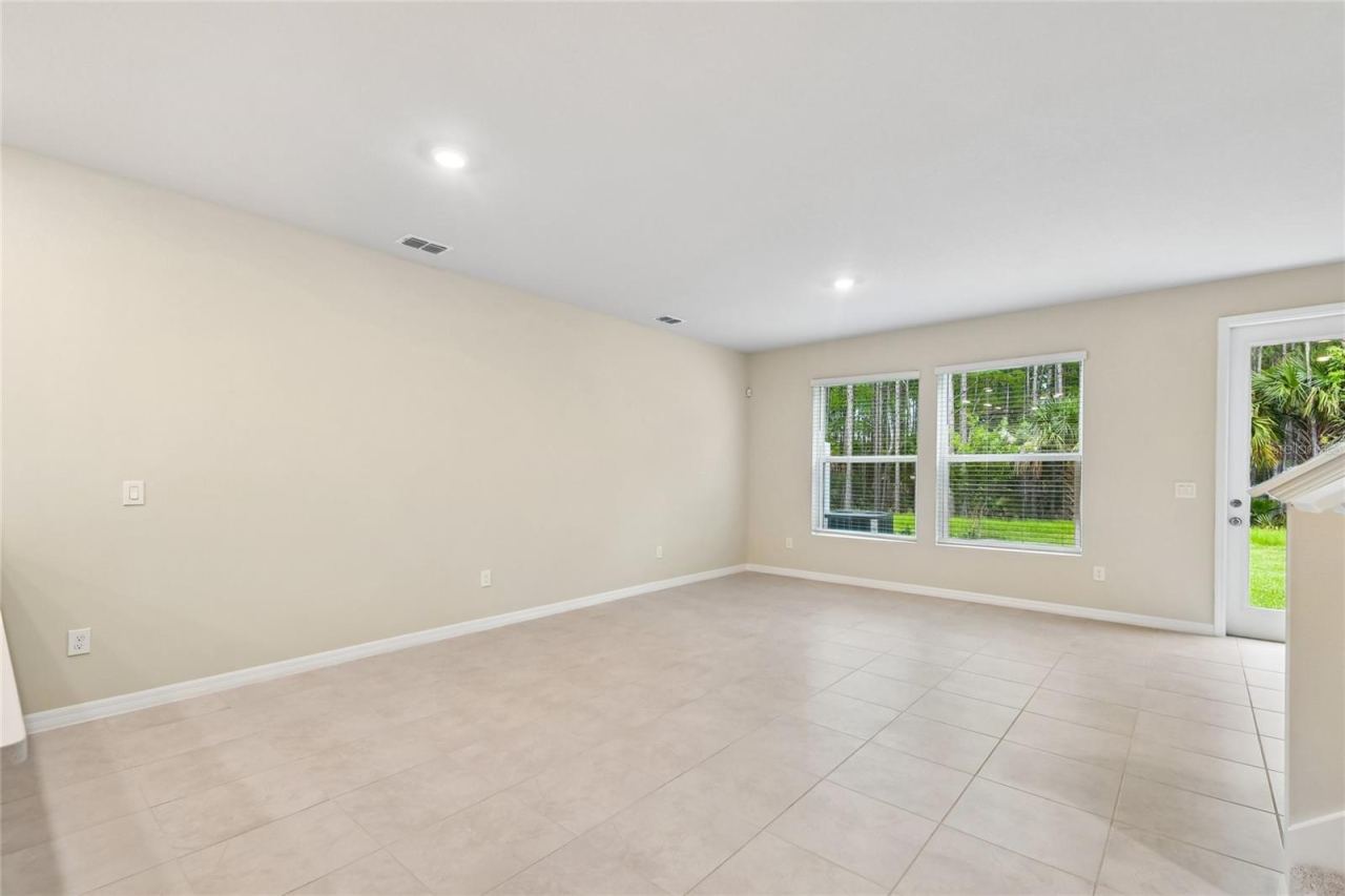 Photo 7 of 20: Family Room