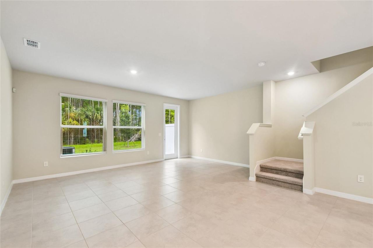 Photo 8 of 20: Family Room