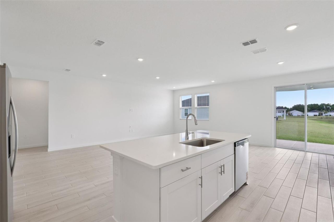 Photo 6 of 20: The interior photos are of another home with the same floor plan and interior finishes. Some details may vary