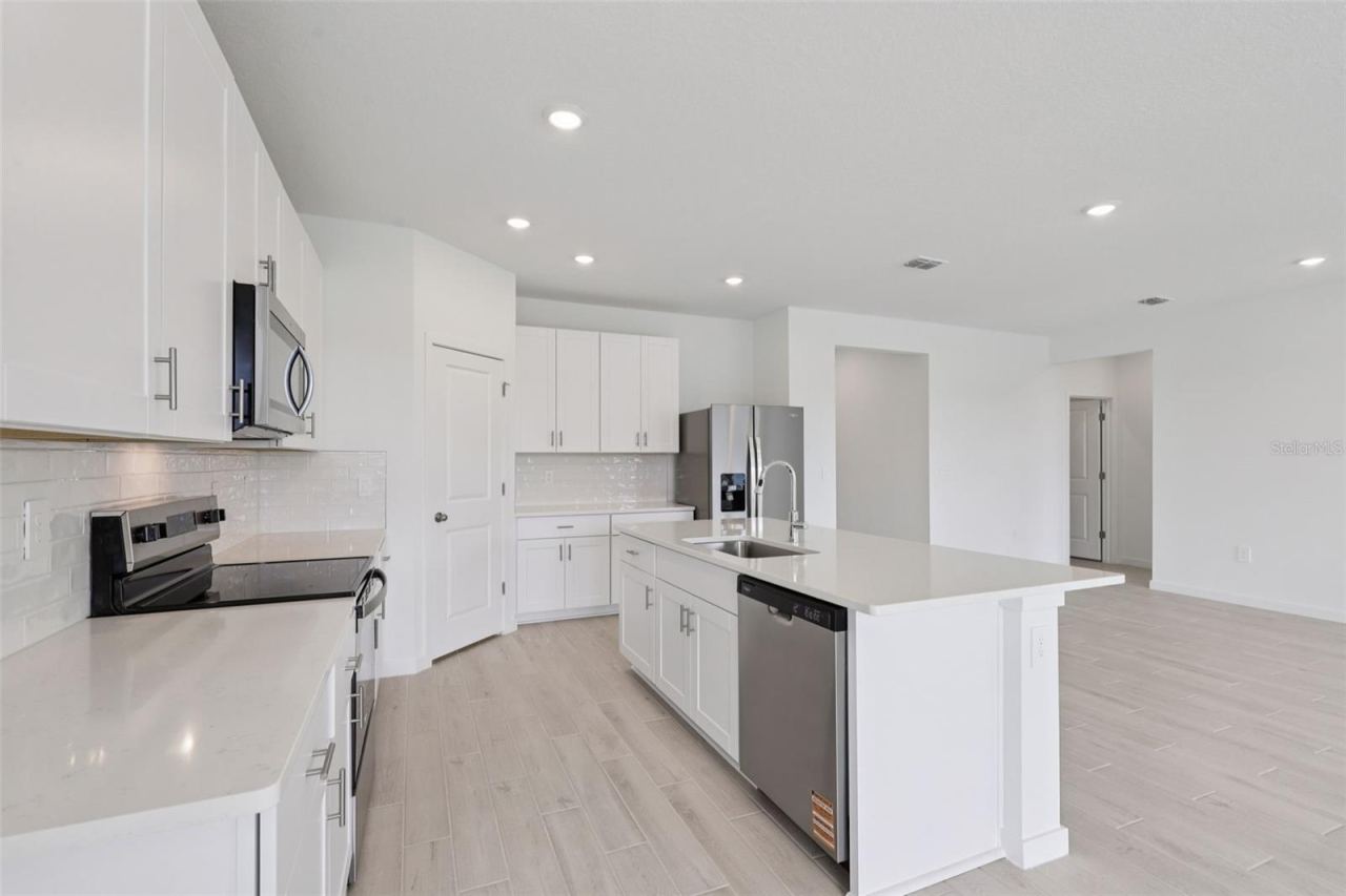 Photo 2 of 20: The interior photos are of another home with the same floor plan and interior finishes. Some details may vary