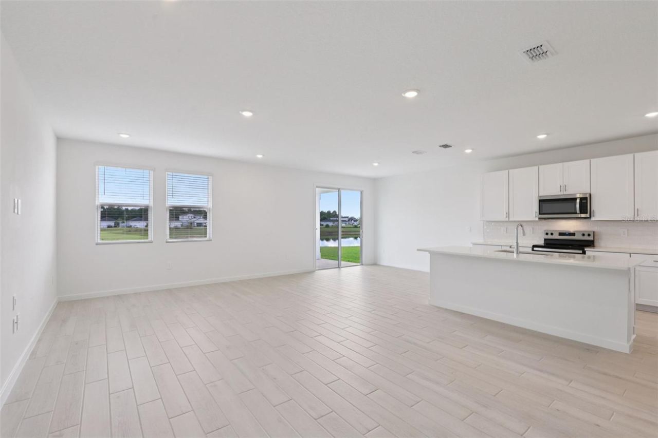 Photo 8 of 20: The interior photos are of another home with the same floor plan and interior finishes. Some details may vary