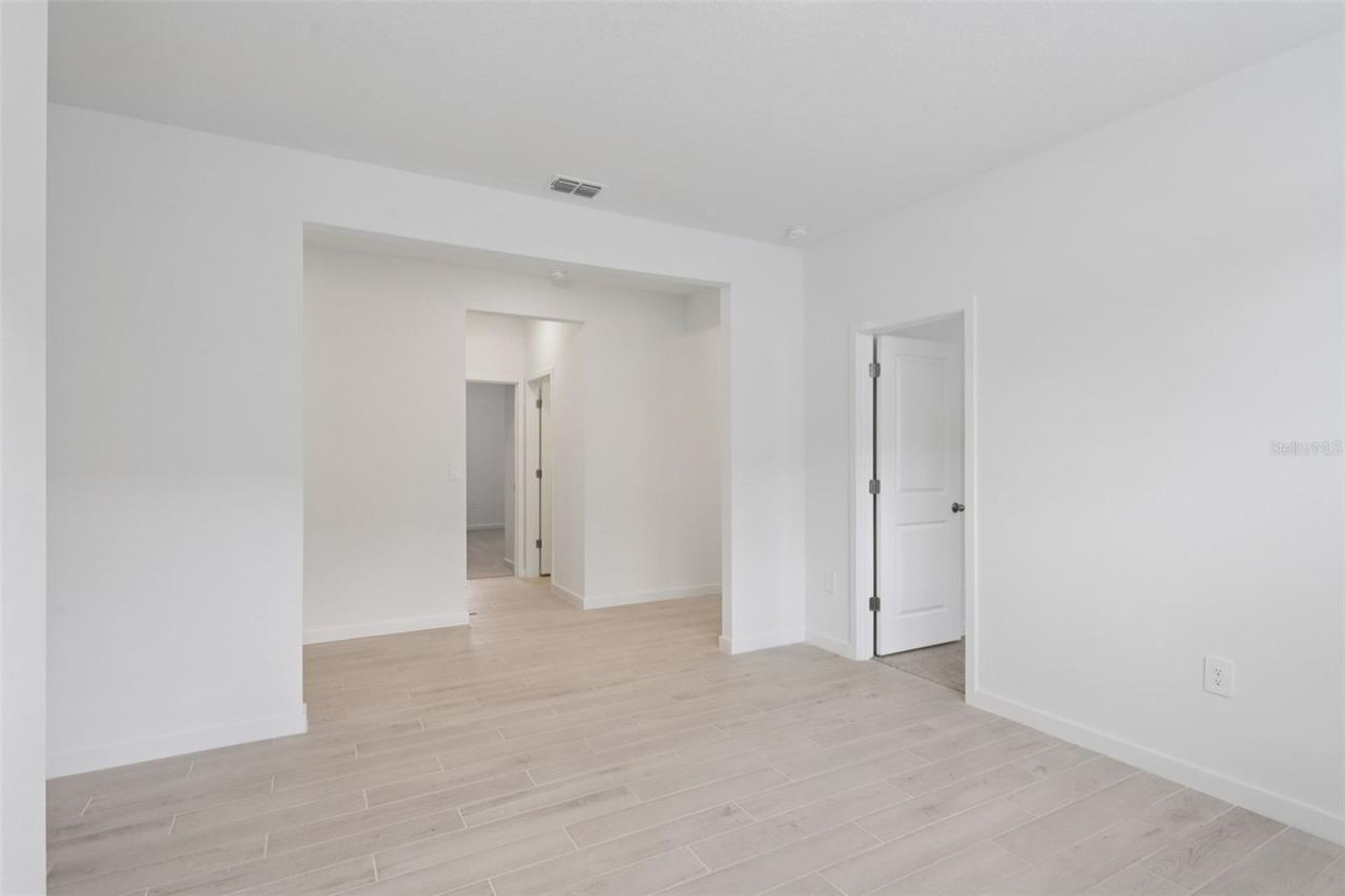 Photo 13 of 20: The interior photos are of another home with the same floor plan and interior finishes. Some details may vary
