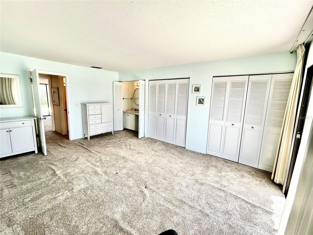 Photo 15 of 20: Primary suite