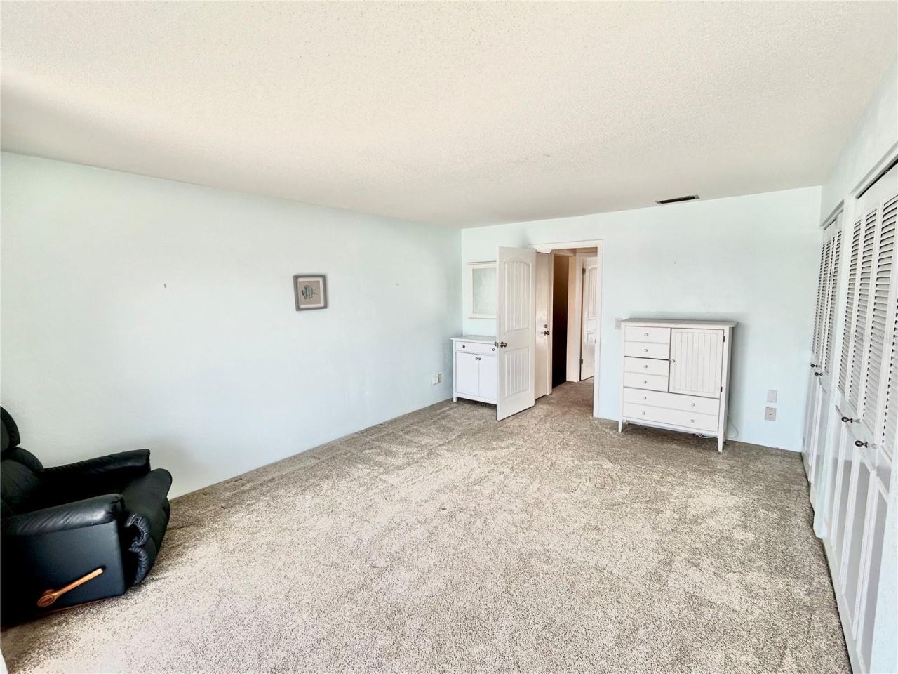 Photo 17 of 20: Primary suite