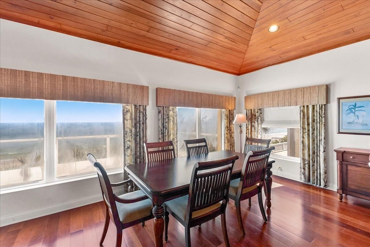 Photo 13 of 20: Second floor dining area
