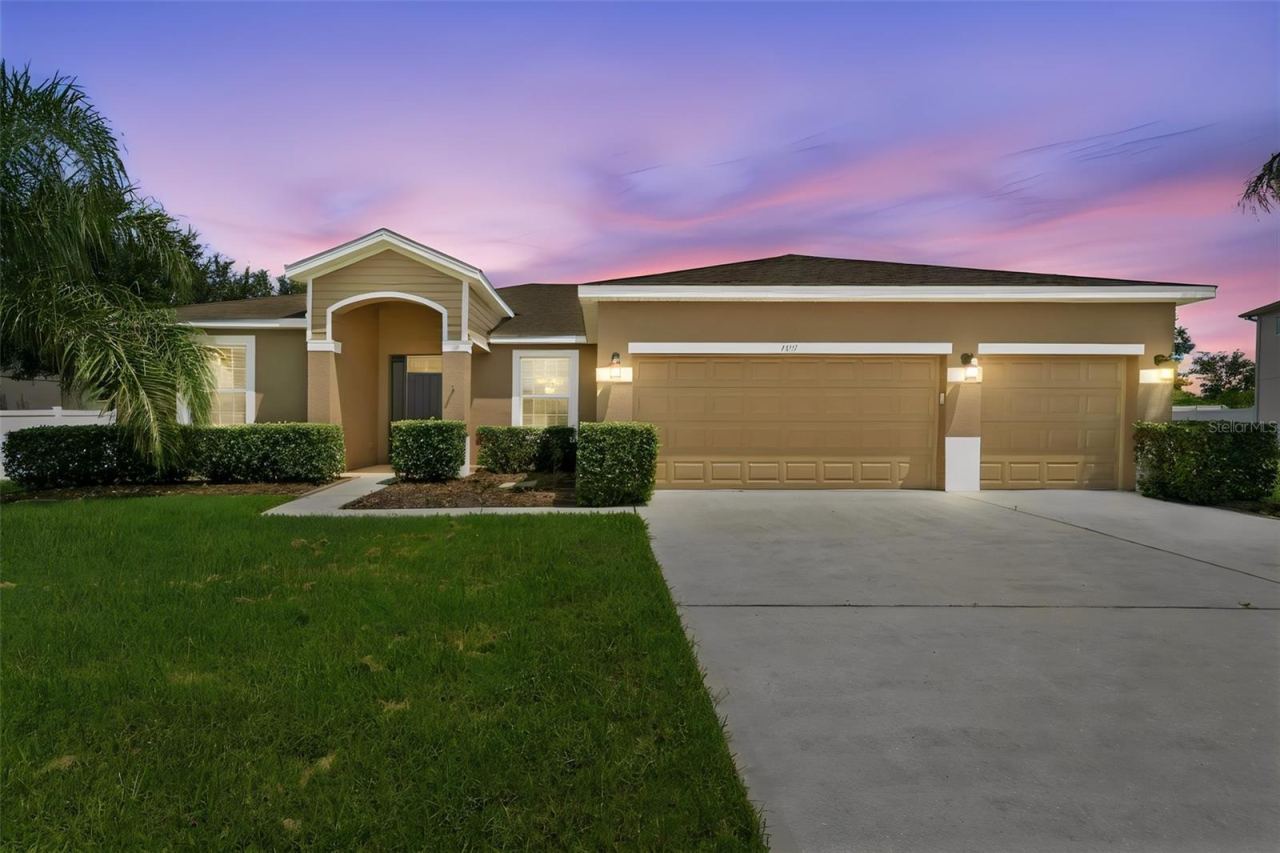 Photo 1 of 20: Move-in ready 4-bedroom Deltona home on .28 acres!