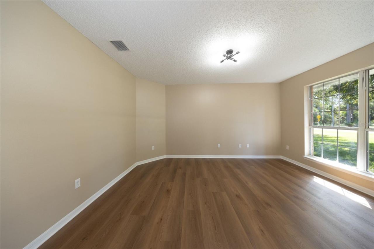 Photo 10 of 20: Formal Living Area
