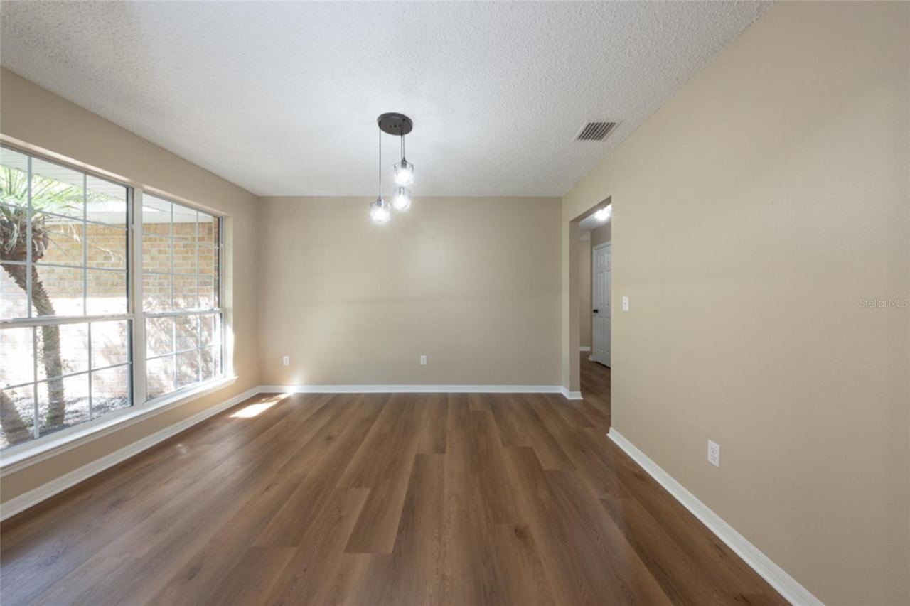 Photo 7 of 20: Dining Room