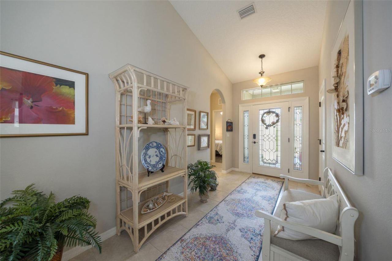 Photo 6 of 20: Foyer