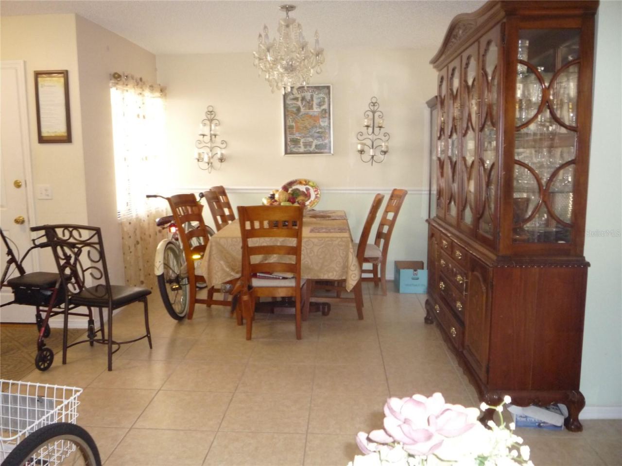 Photo 3 of 11: Dining From Living Room
