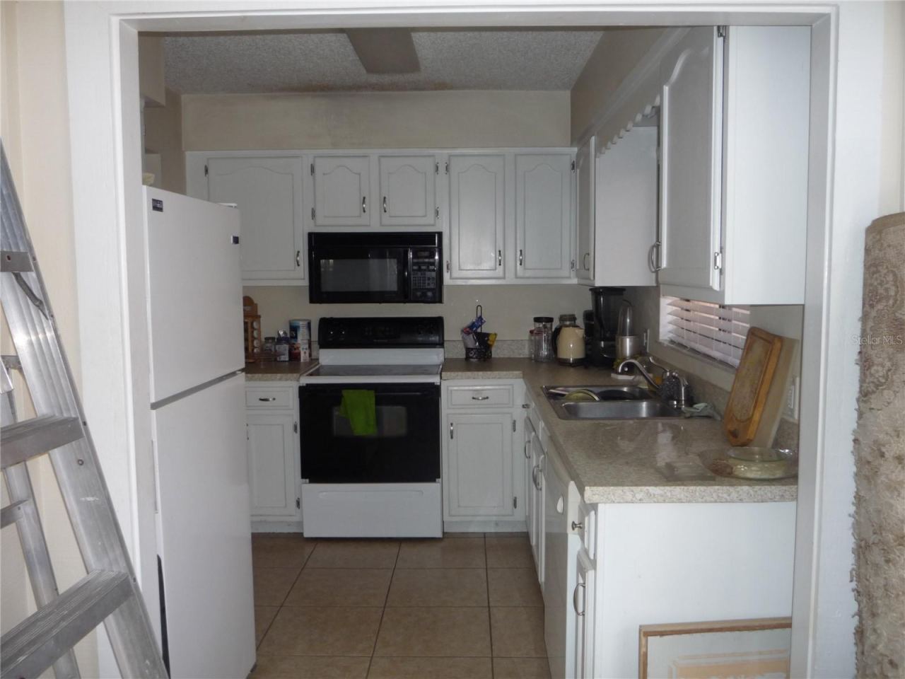 Photo 5 of 11: Kitchen