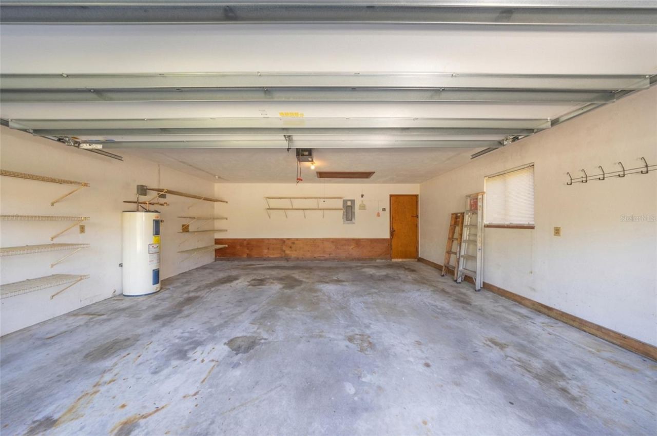 Photo 15 of 20: Garage