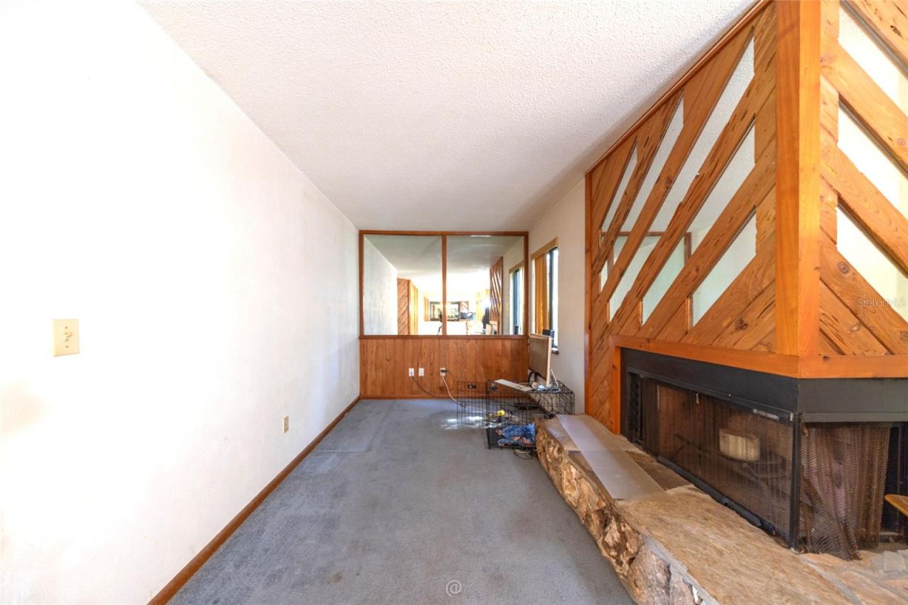 Photo 7 of 20: Livingroom/Dining room