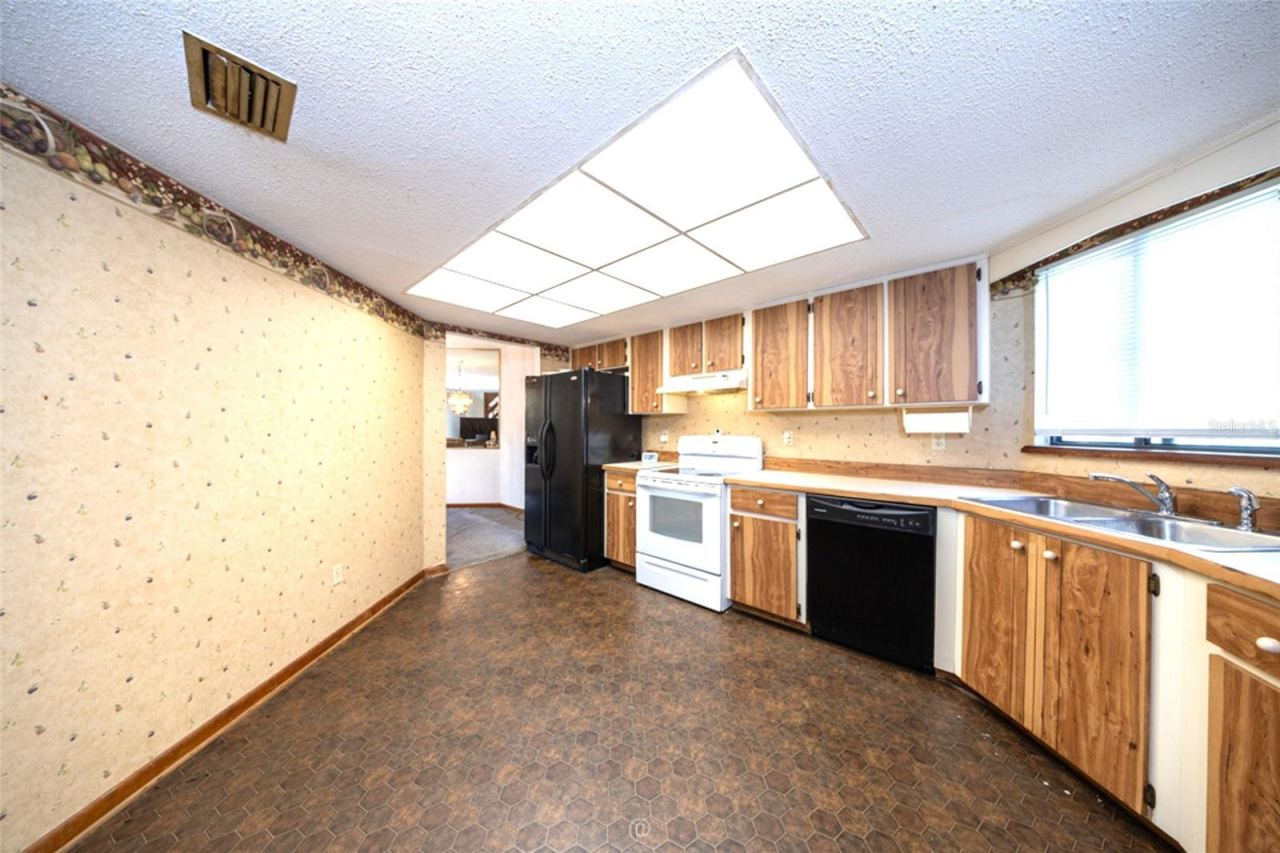 Photo 5 of 20: Kitchen 2