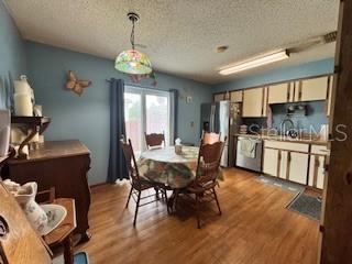 Photo 7 of 20: kitchen/dining room
