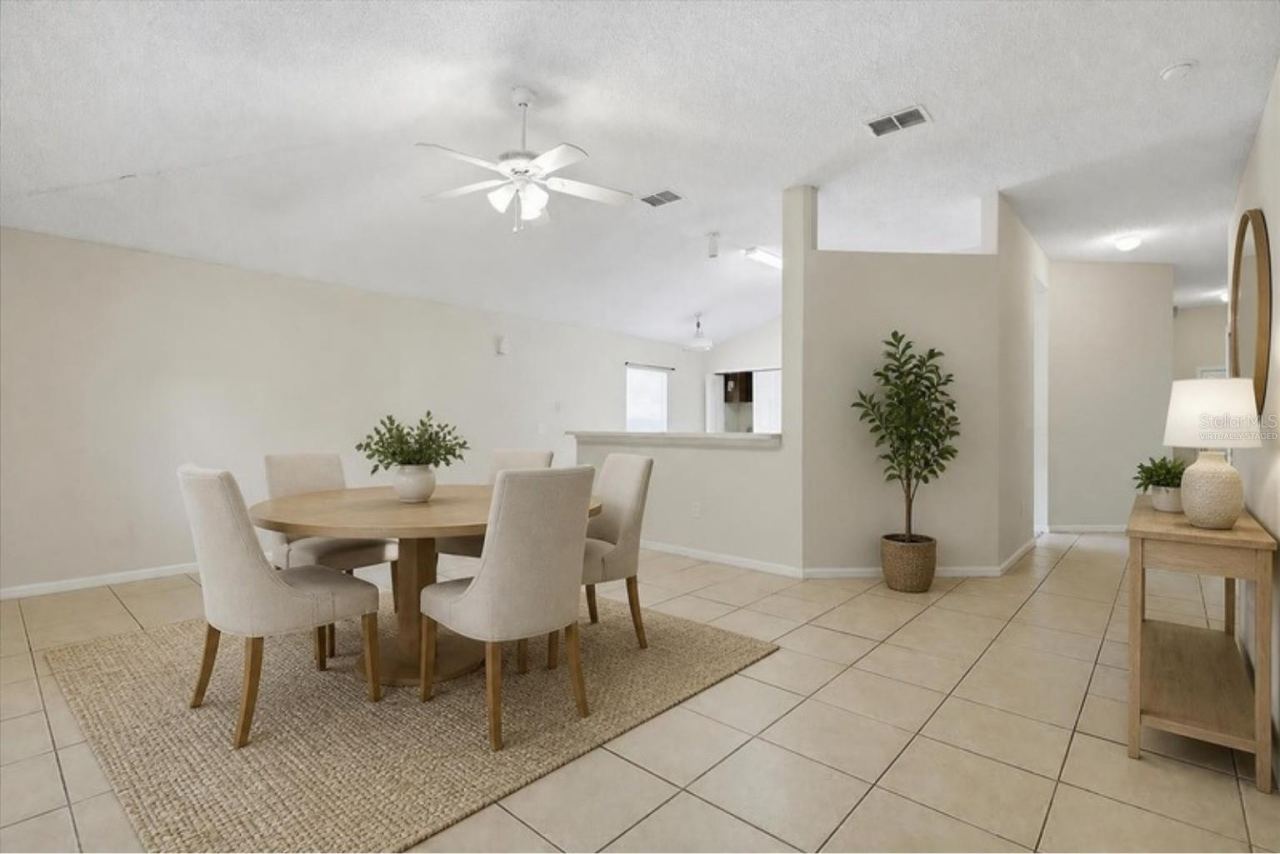 Photo 3 of 20: Virtually staged - dining area