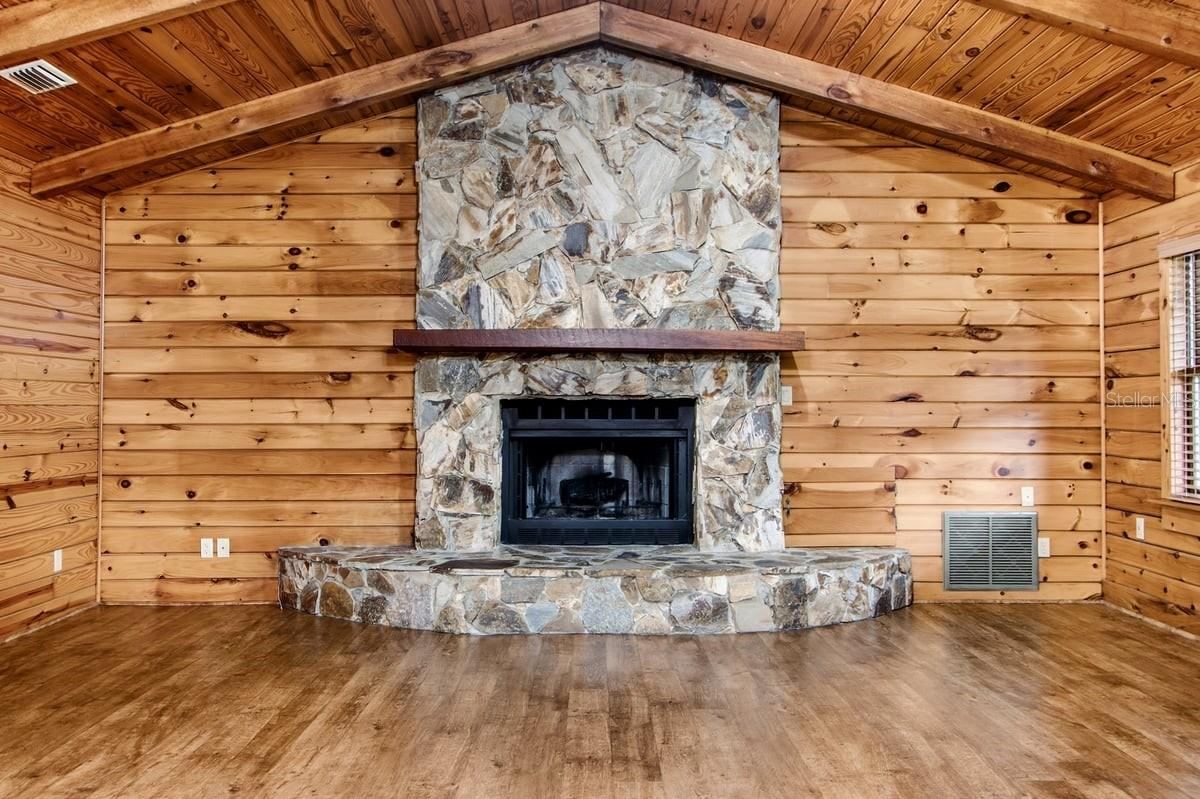 Photo 14 of 20: Wood burning Fireplace