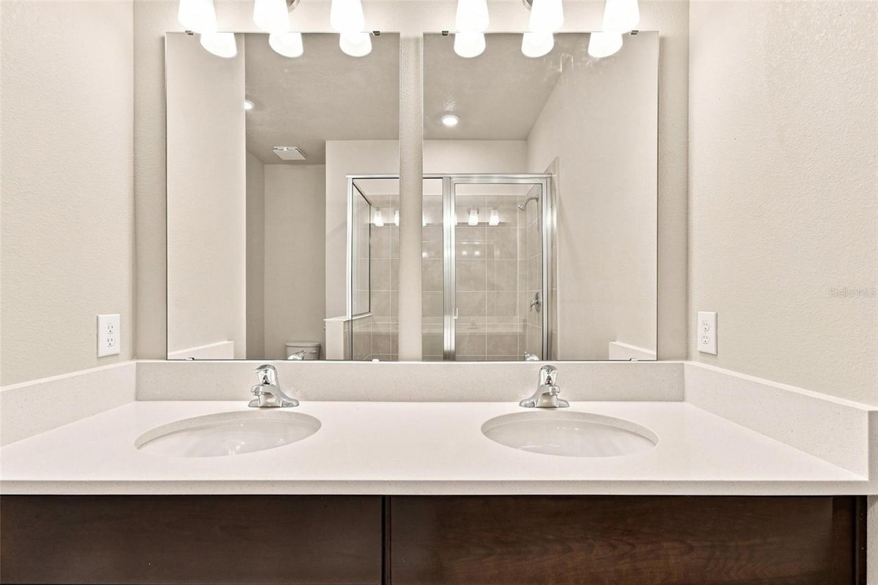 Photo 15 of 20: Owner's Bath