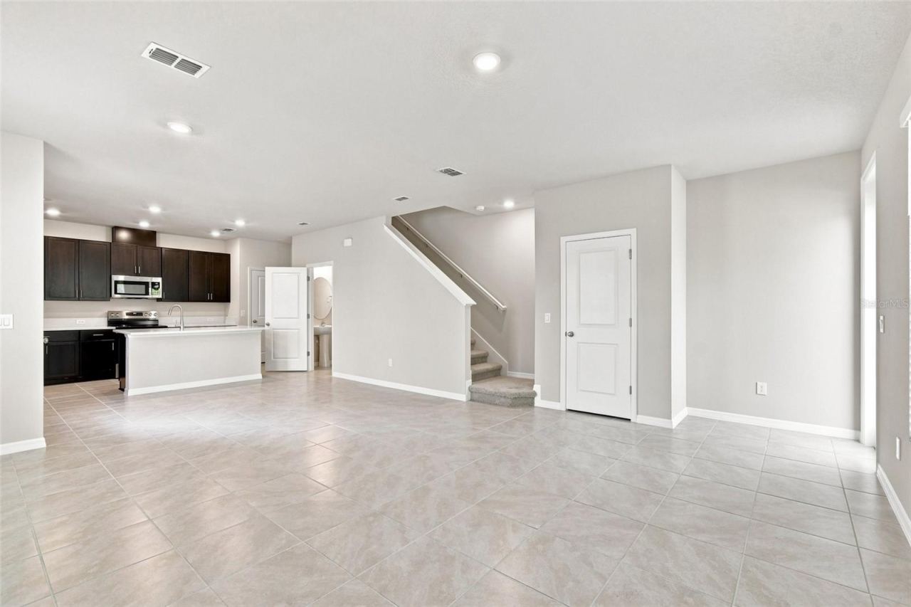 Photo 9 of 20: Family Room