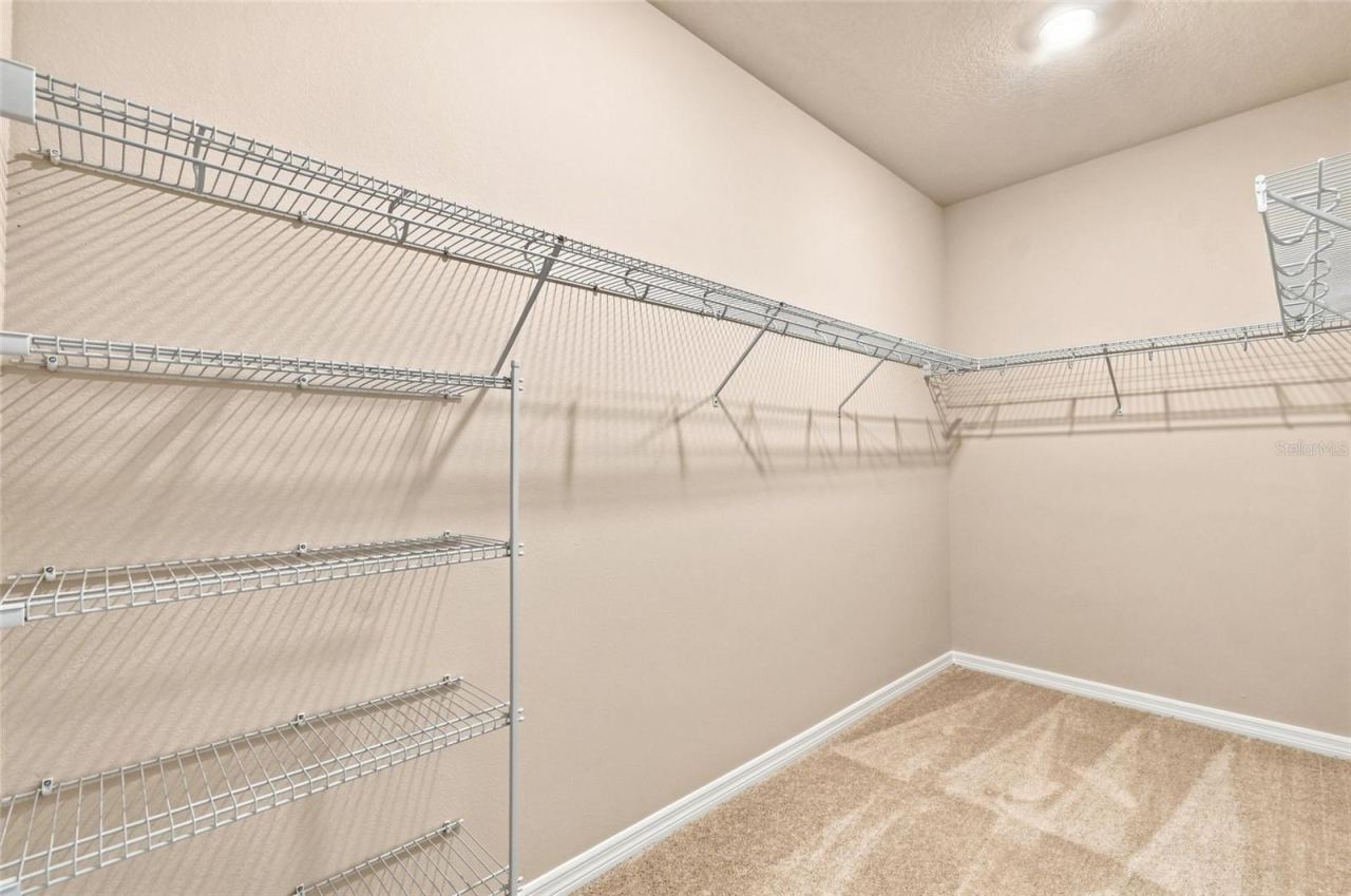Photo 17 of 20: Owner's Closet