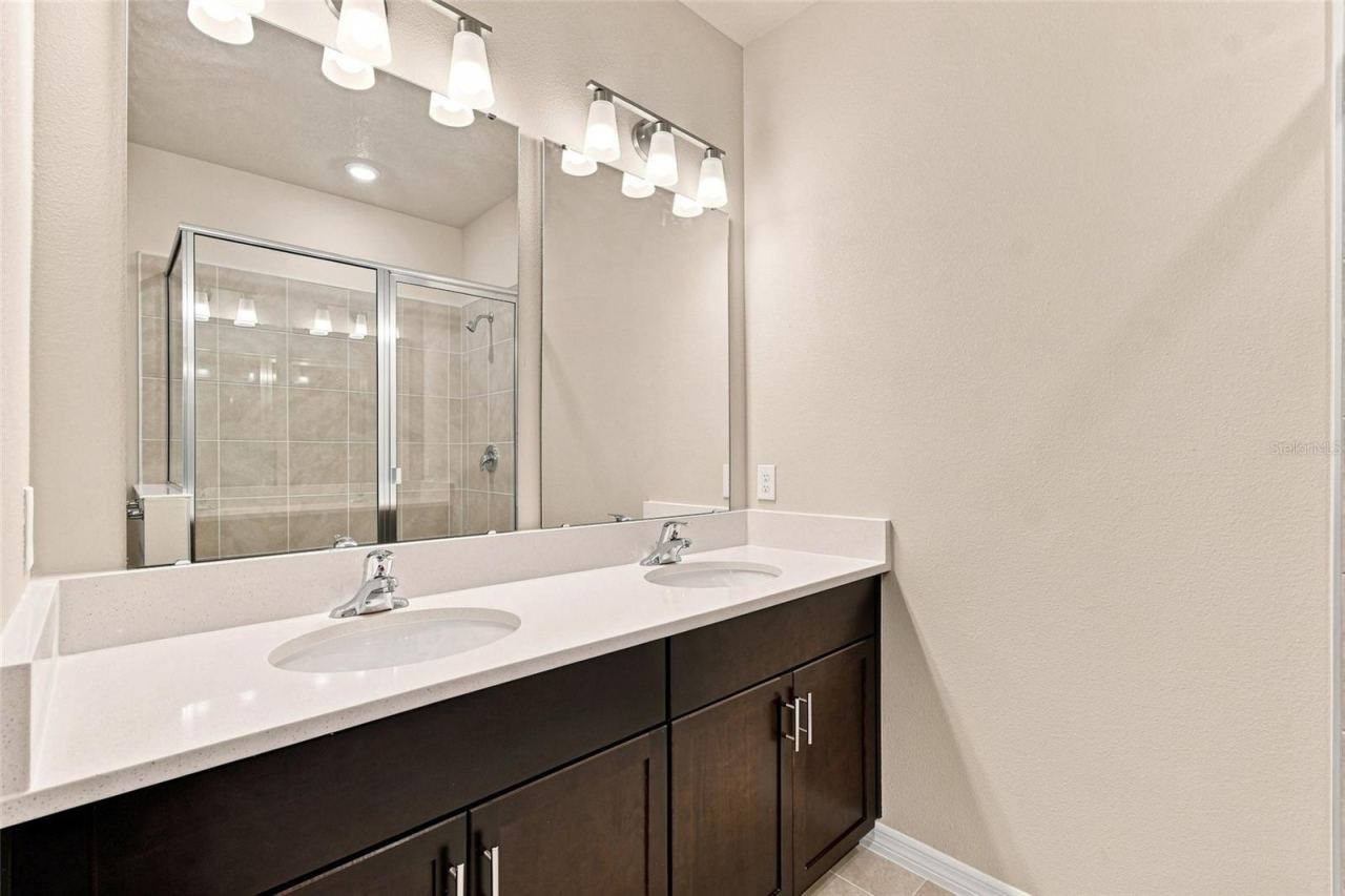 Photo 16 of 20: Owner's Bath