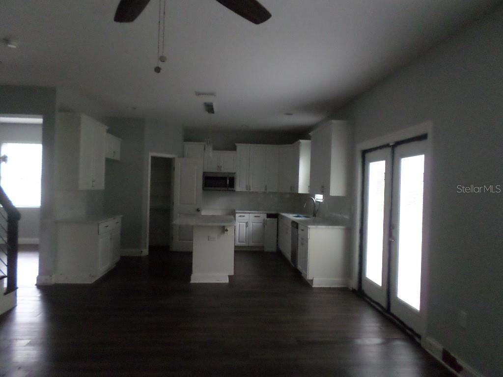 Photo 5 of 16: Kitchen