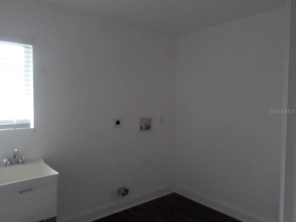 Photo 16 of 16: Laundry room