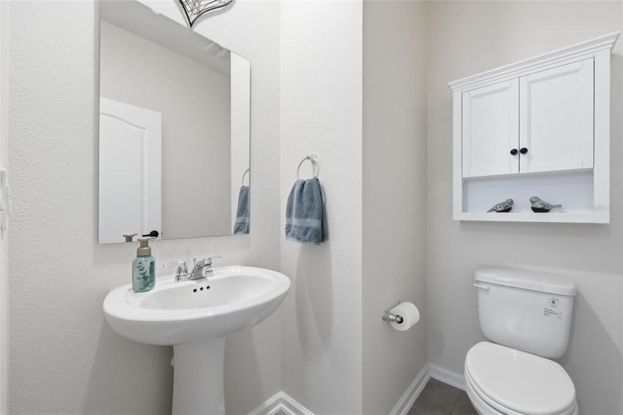 Photo 19 of 20: Half Bath