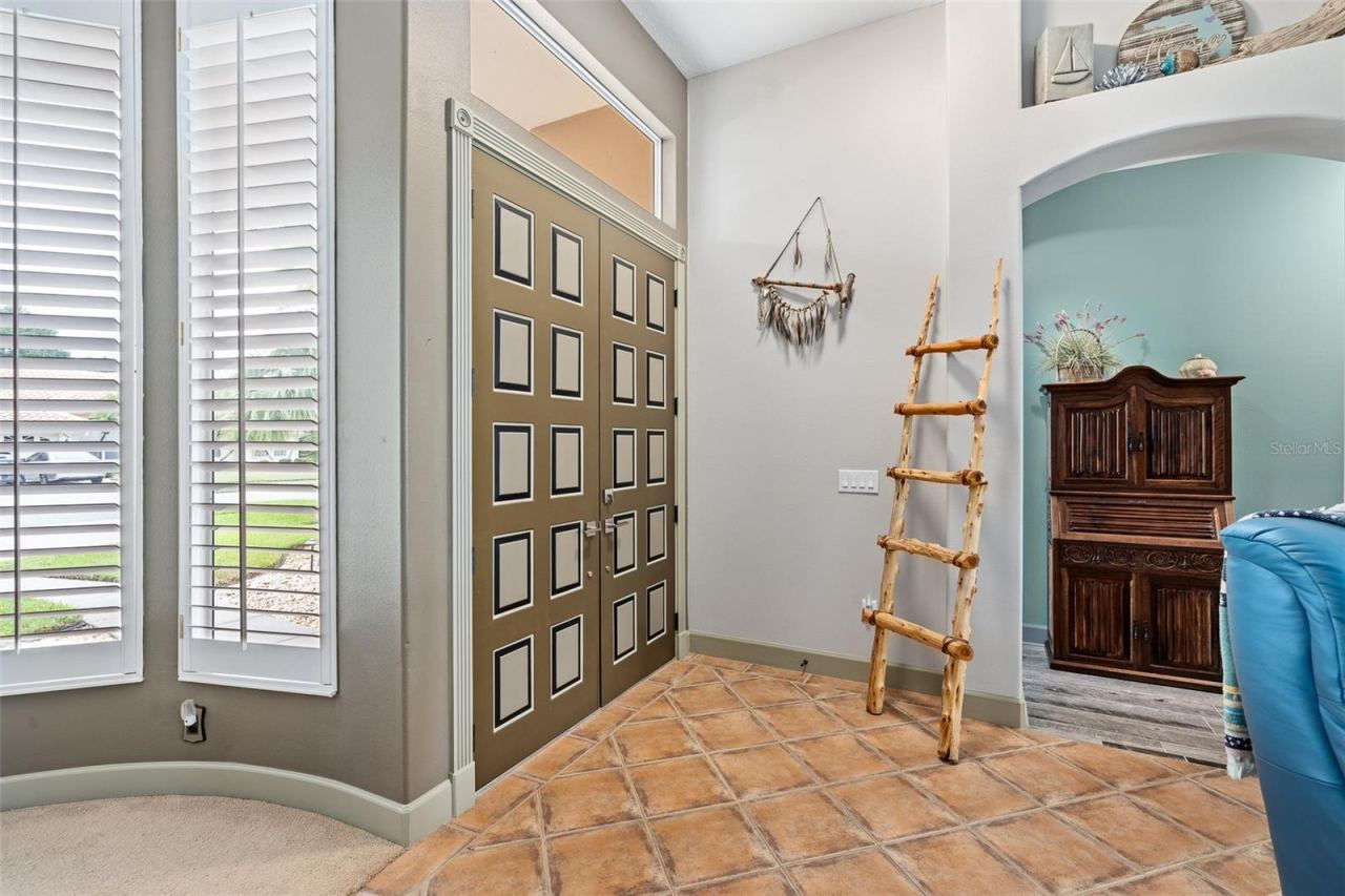 Photo 7 of 20: Entry Foyer