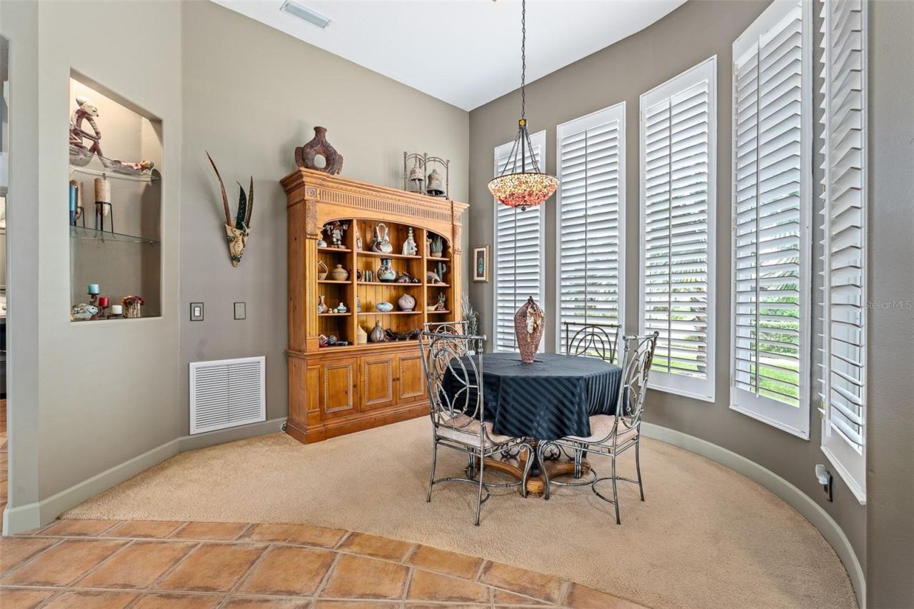 Photo 14 of 20: Dining Room