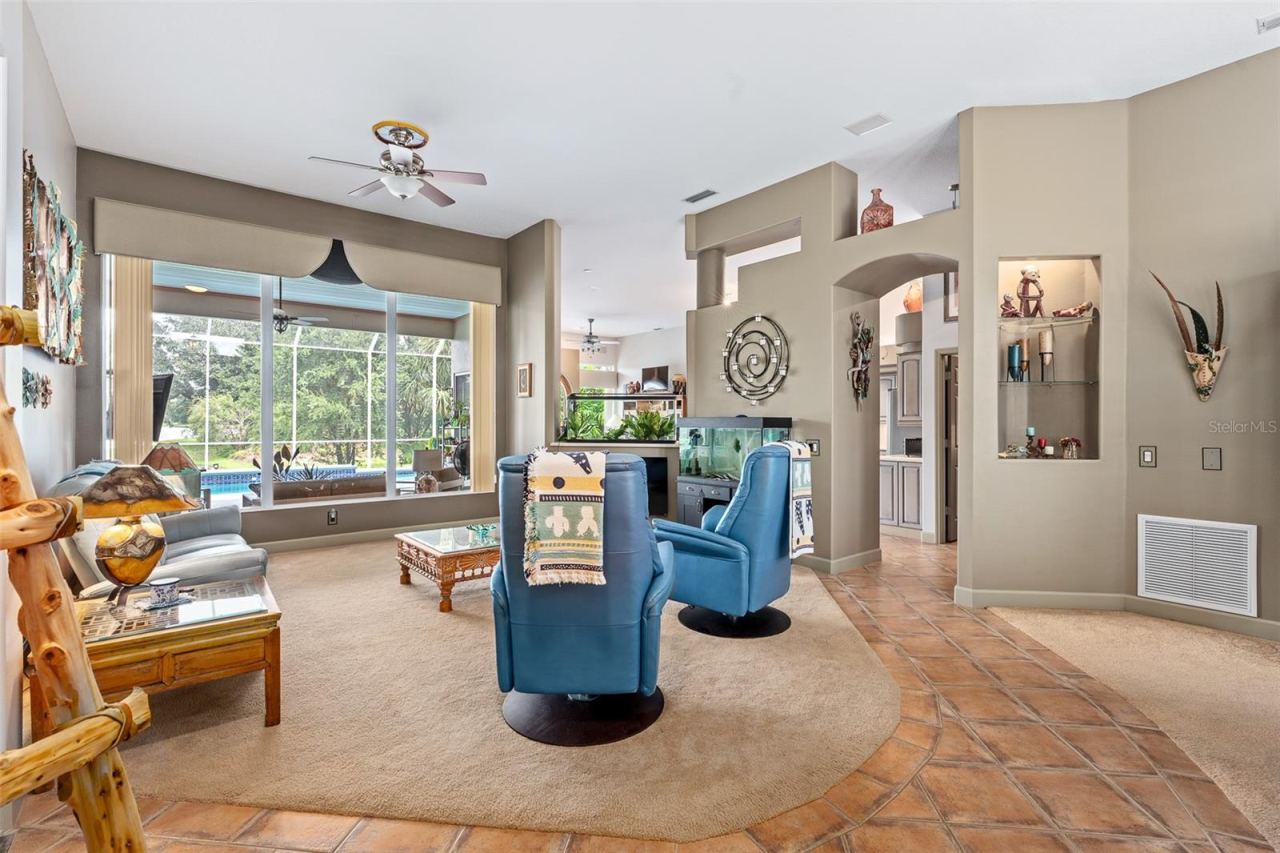 Photo 8 of 20: Front Living Room