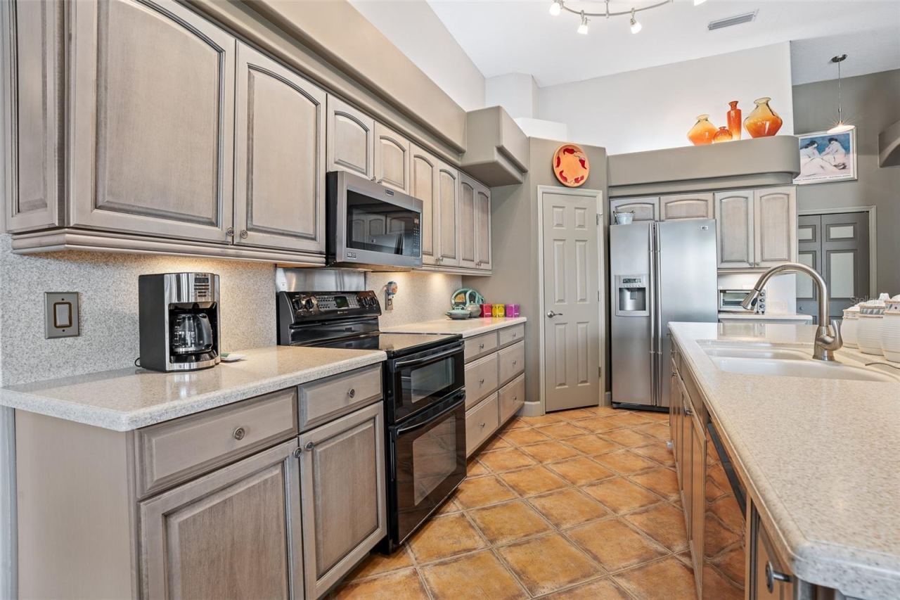 Photo 19 of 20: Kitchen