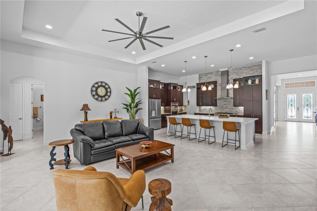 Photo 12 of 20: Family Room